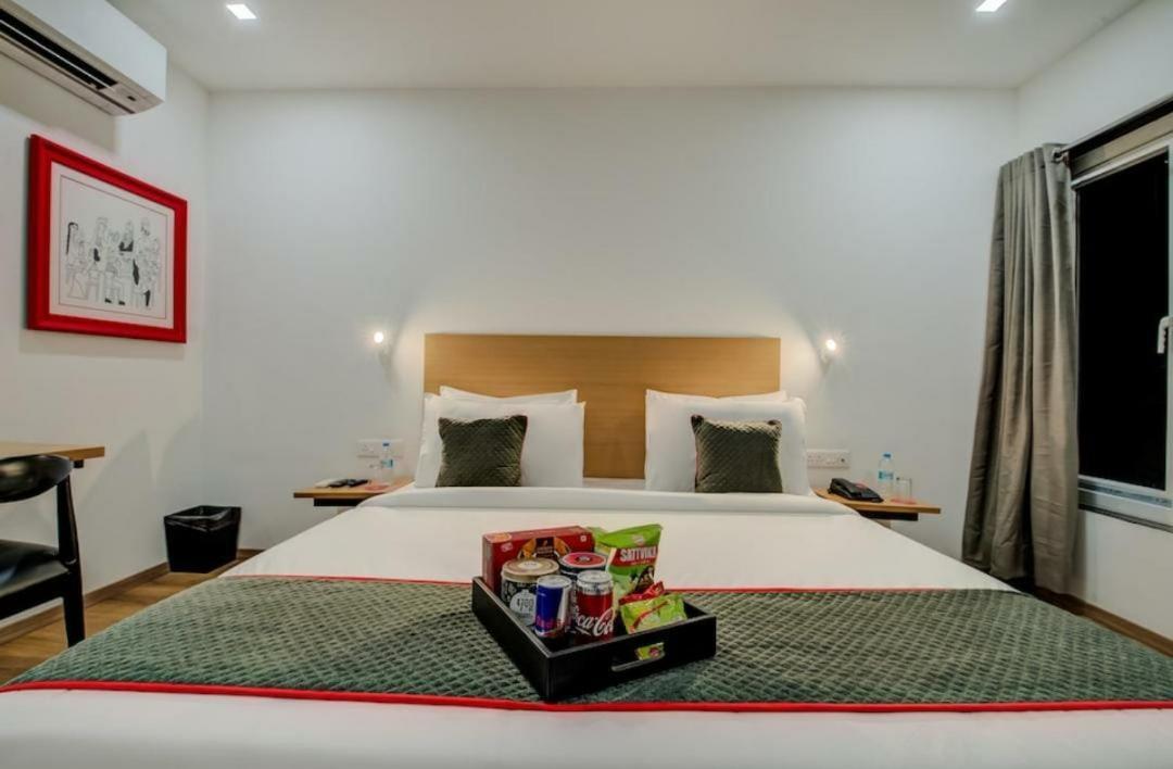 Hotel Town Plaza Pune Extérieur photo