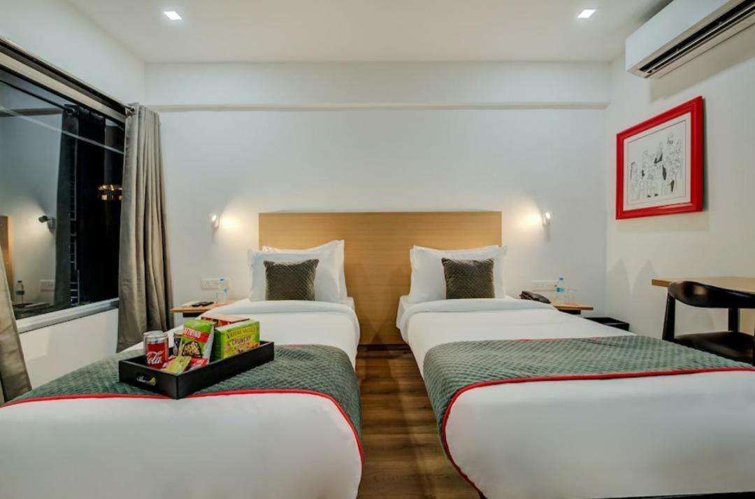 Hotel Town Plaza Pune Extérieur photo
