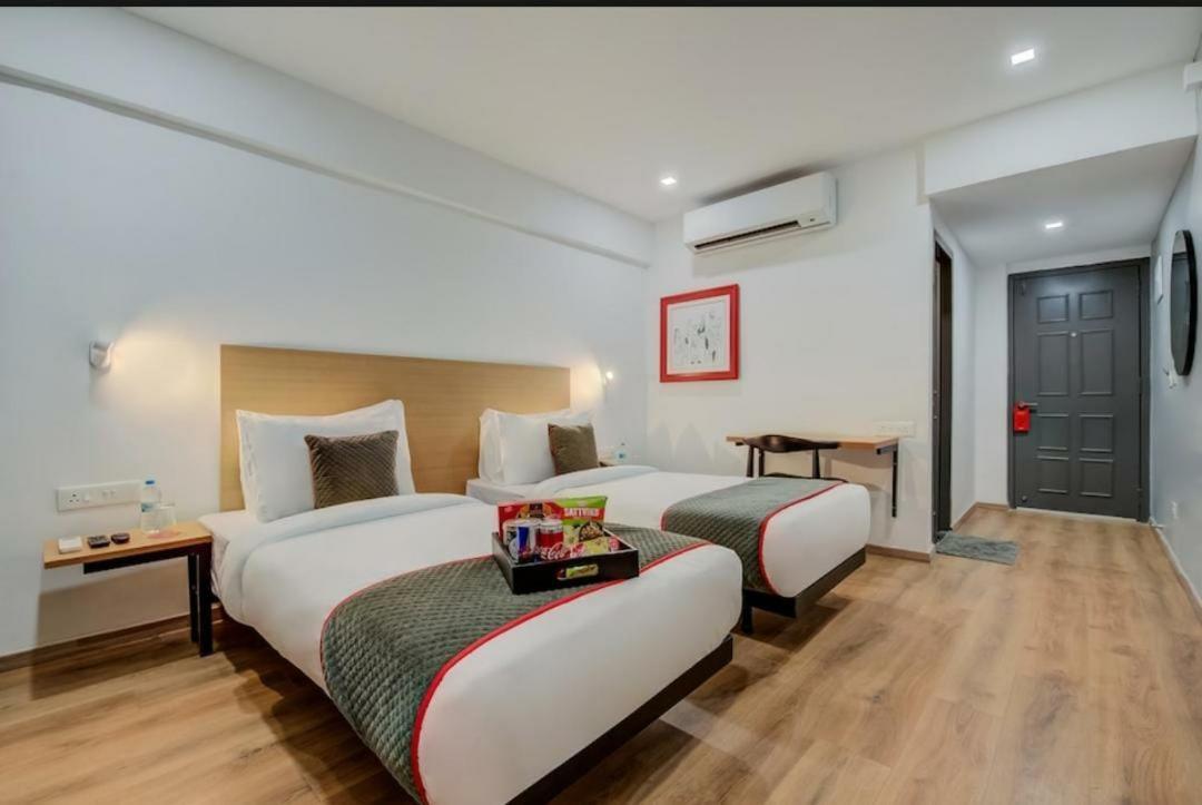 Hotel Town Plaza Pune Extérieur photo