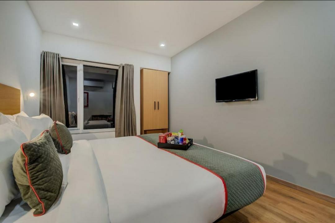 Hotel Town Plaza Pune Extérieur photo